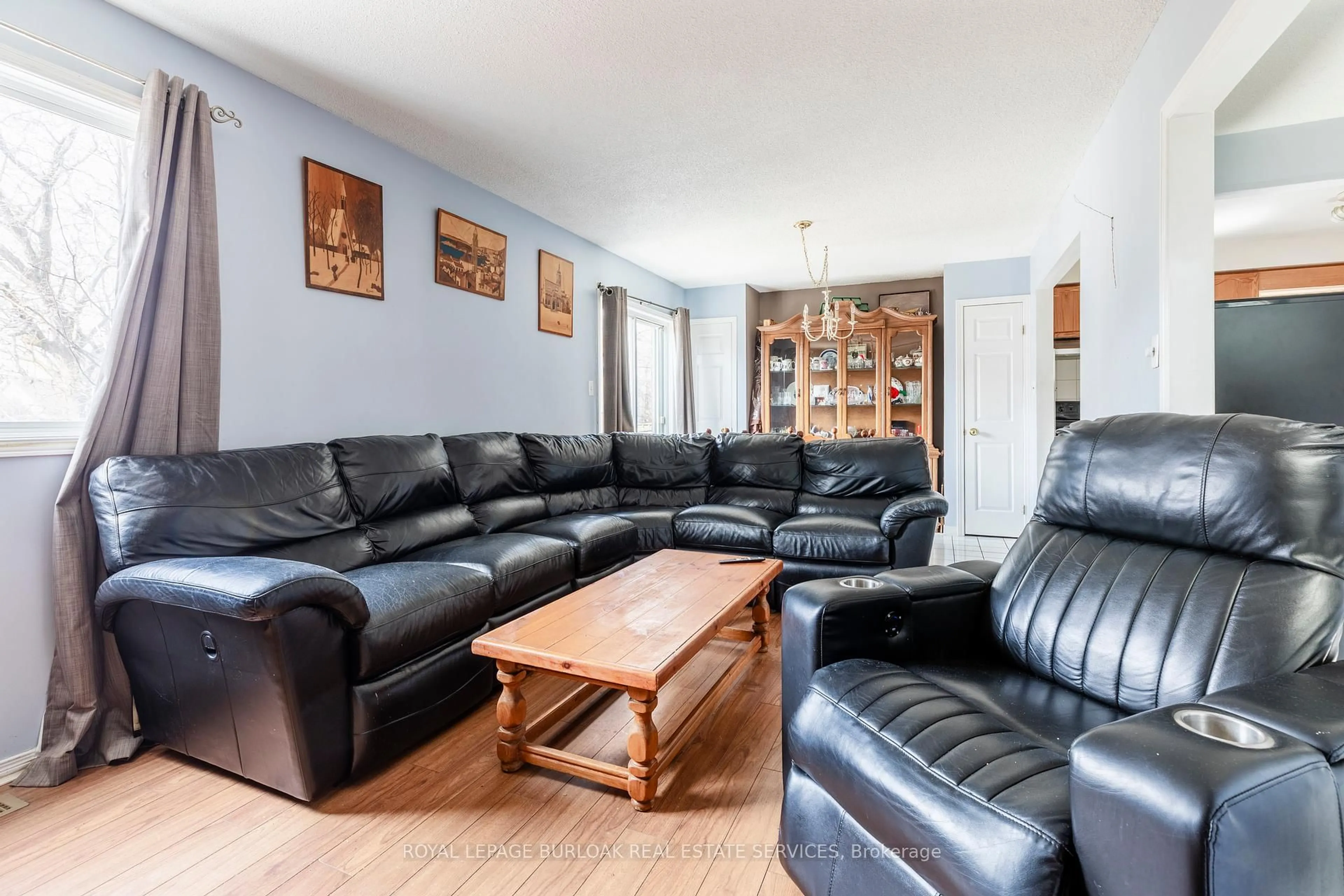 Living room with furniture, unknown for 707 Acadia Dr, Hamilton Ontario L8W 3V2