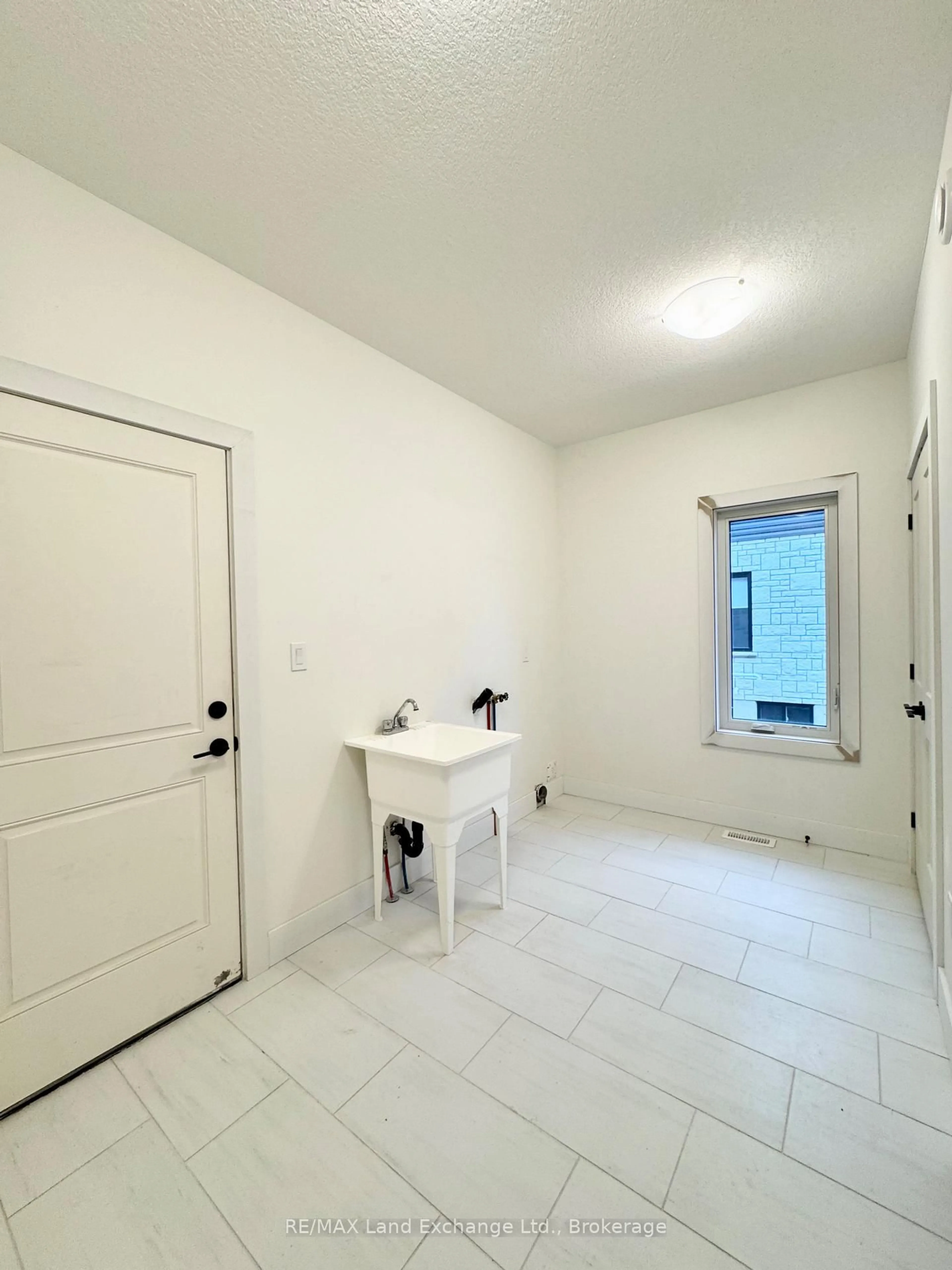 A pic of a room for 396 NORTHPORT Dr, Saugeen Shores Ontario N0H 2C8