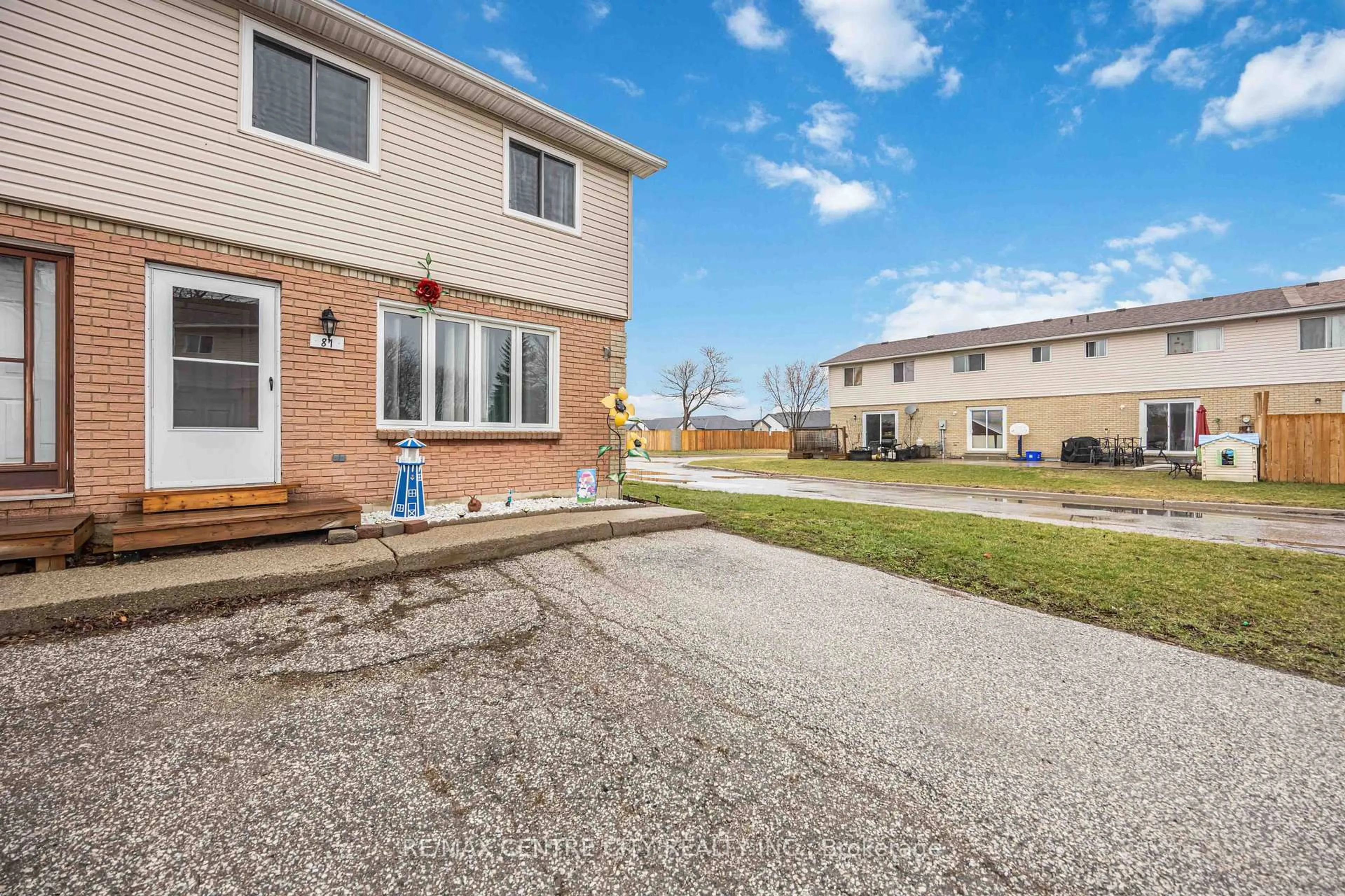 Patio, street for 348 Cameron St #81, St. Clair Ontario N0N 1G0