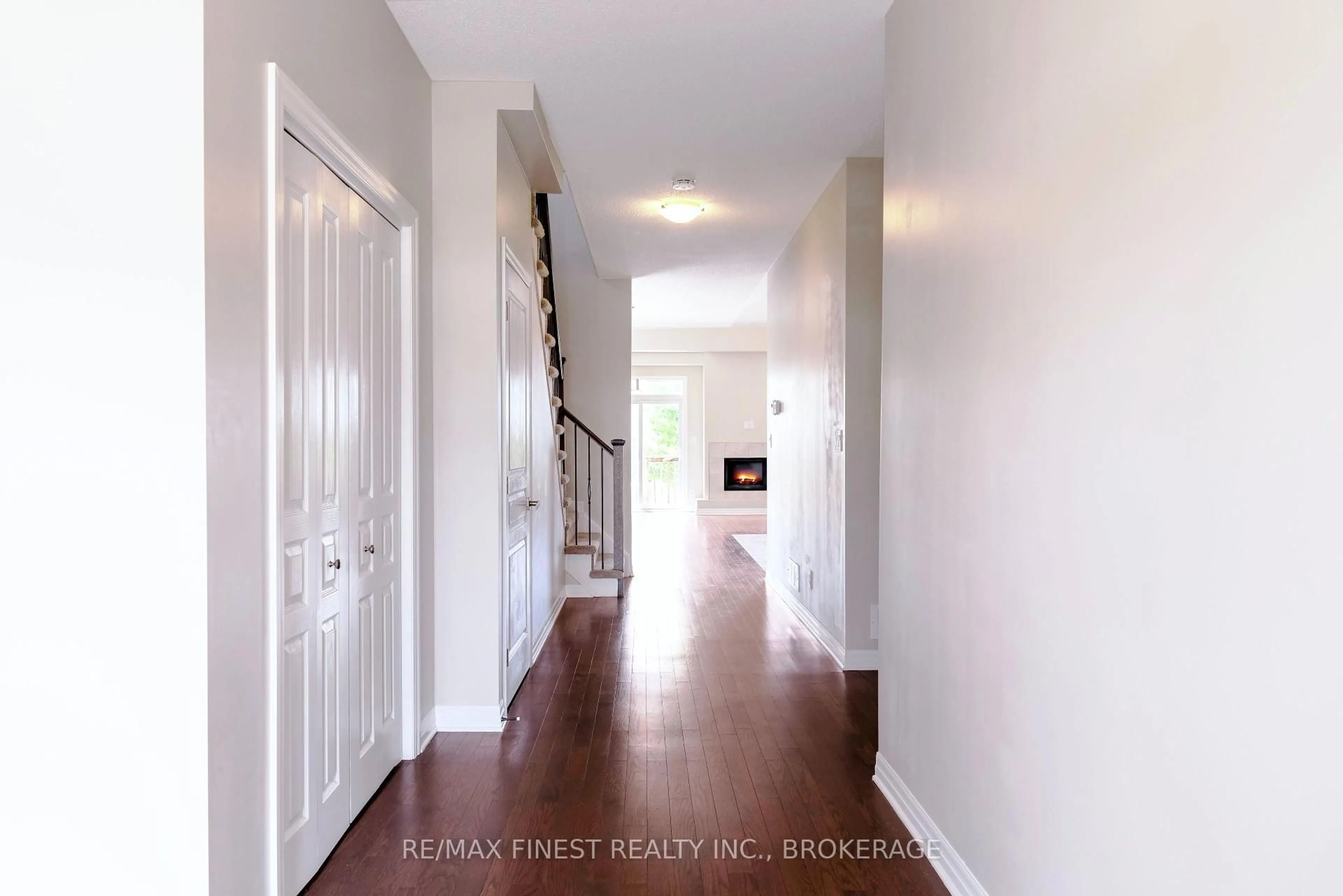 Indoor entryway for 1085 Woodhaven Dr, Kingston Ontario K7P 0H7