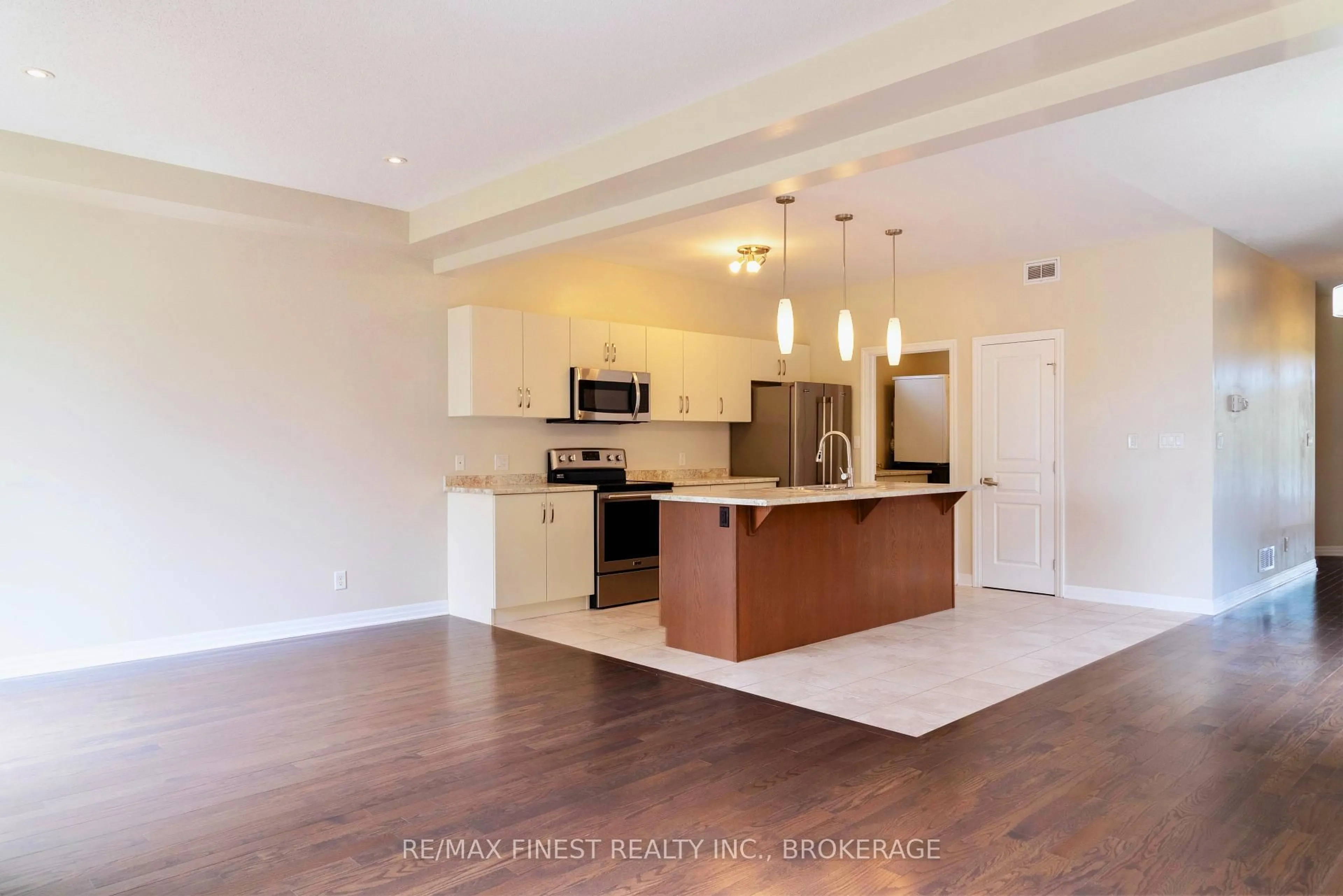 Open concept kitchen, unknown for 1085 Woodhaven Dr, Kingston Ontario K7P 0H7