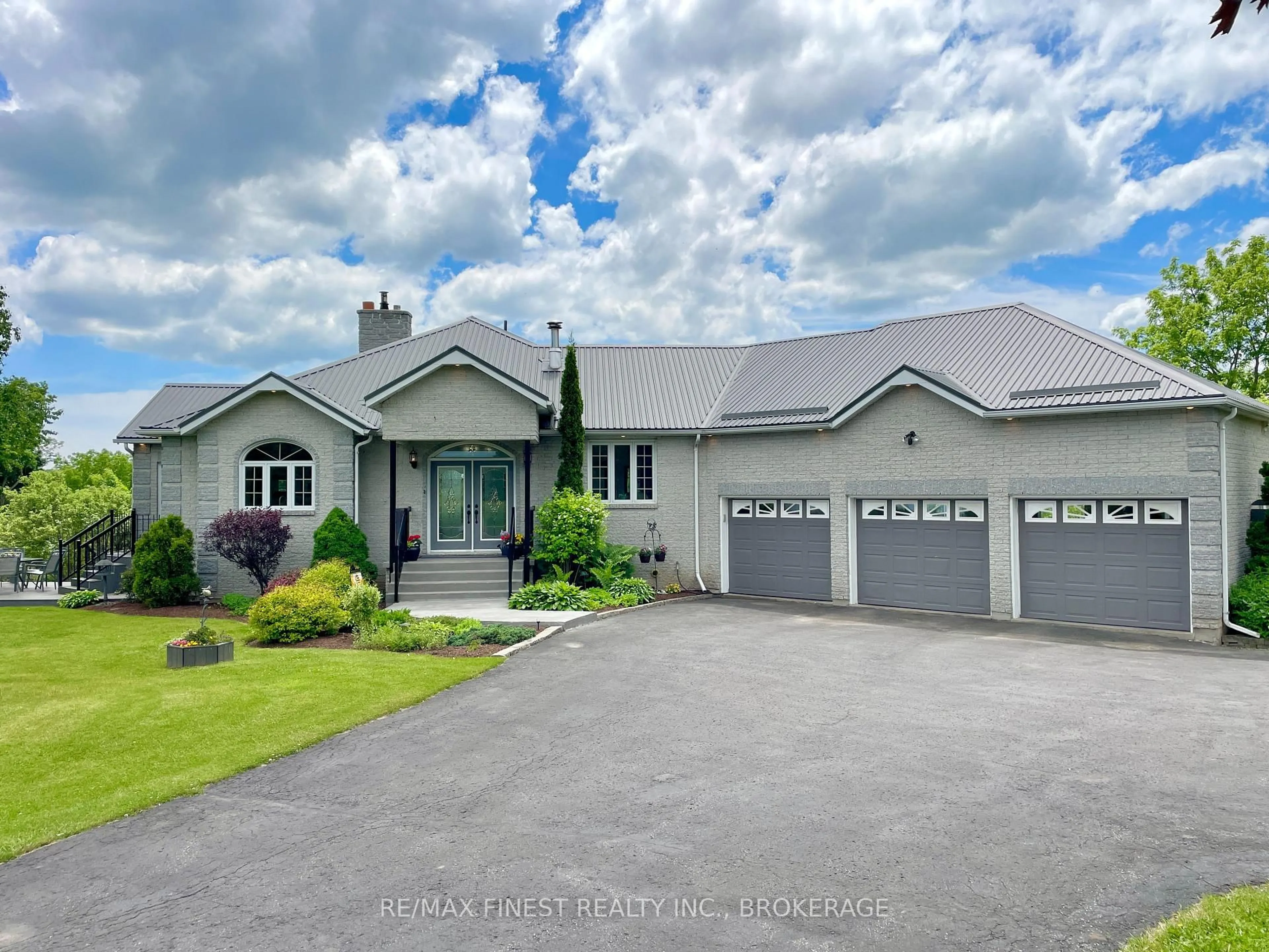 A pic from outside/outdoor area/front of a property/back of a property/a pic from drone, street for 4617 BEDFORD Rd, Sydenham Ontario K0H 2T0