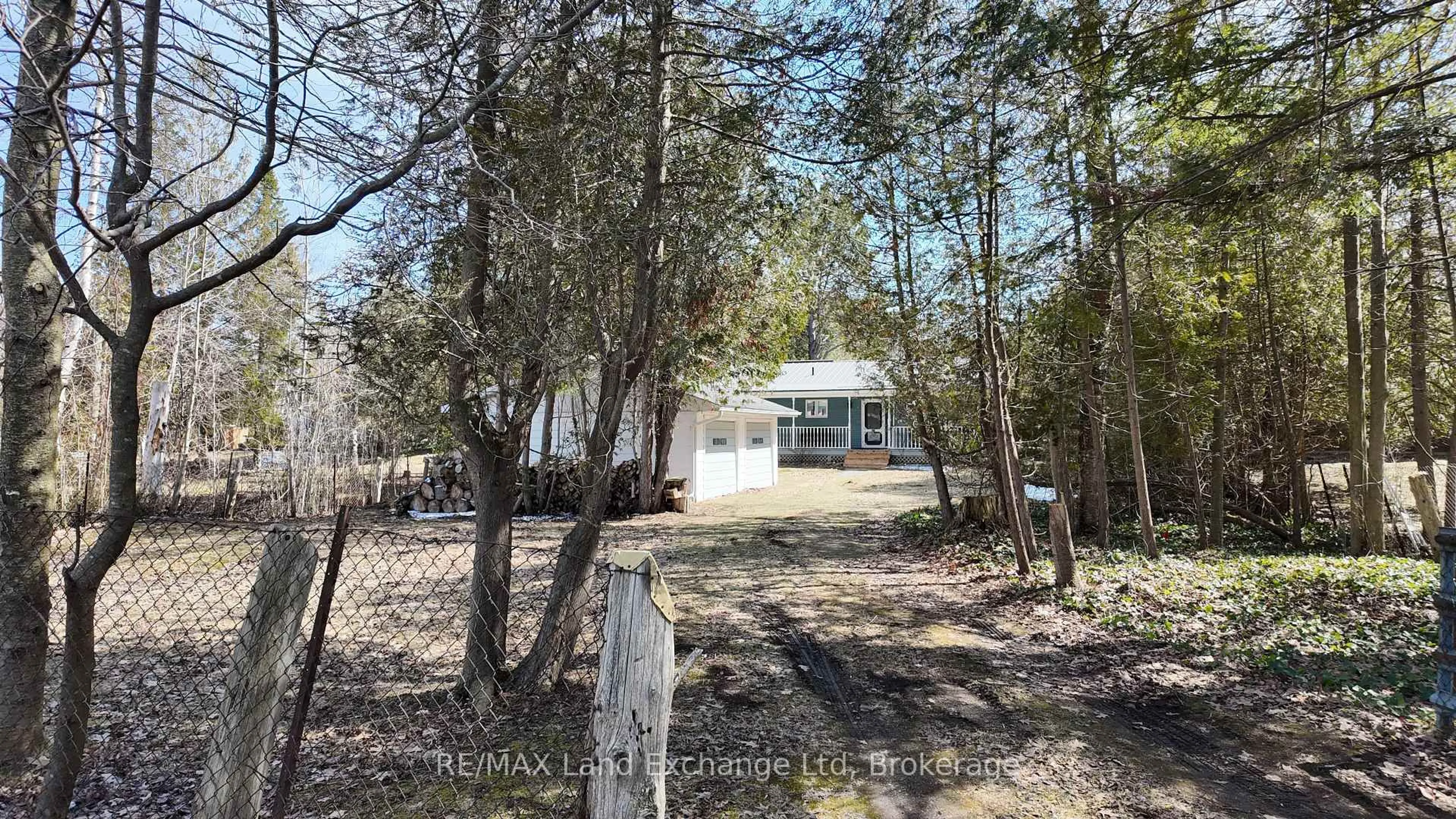 A pic from outside/outdoor area/front of a property/back of a property/a pic from drone, unknown for 304 Maple St, Huron-Kinloss Ontario N2Z 2X3