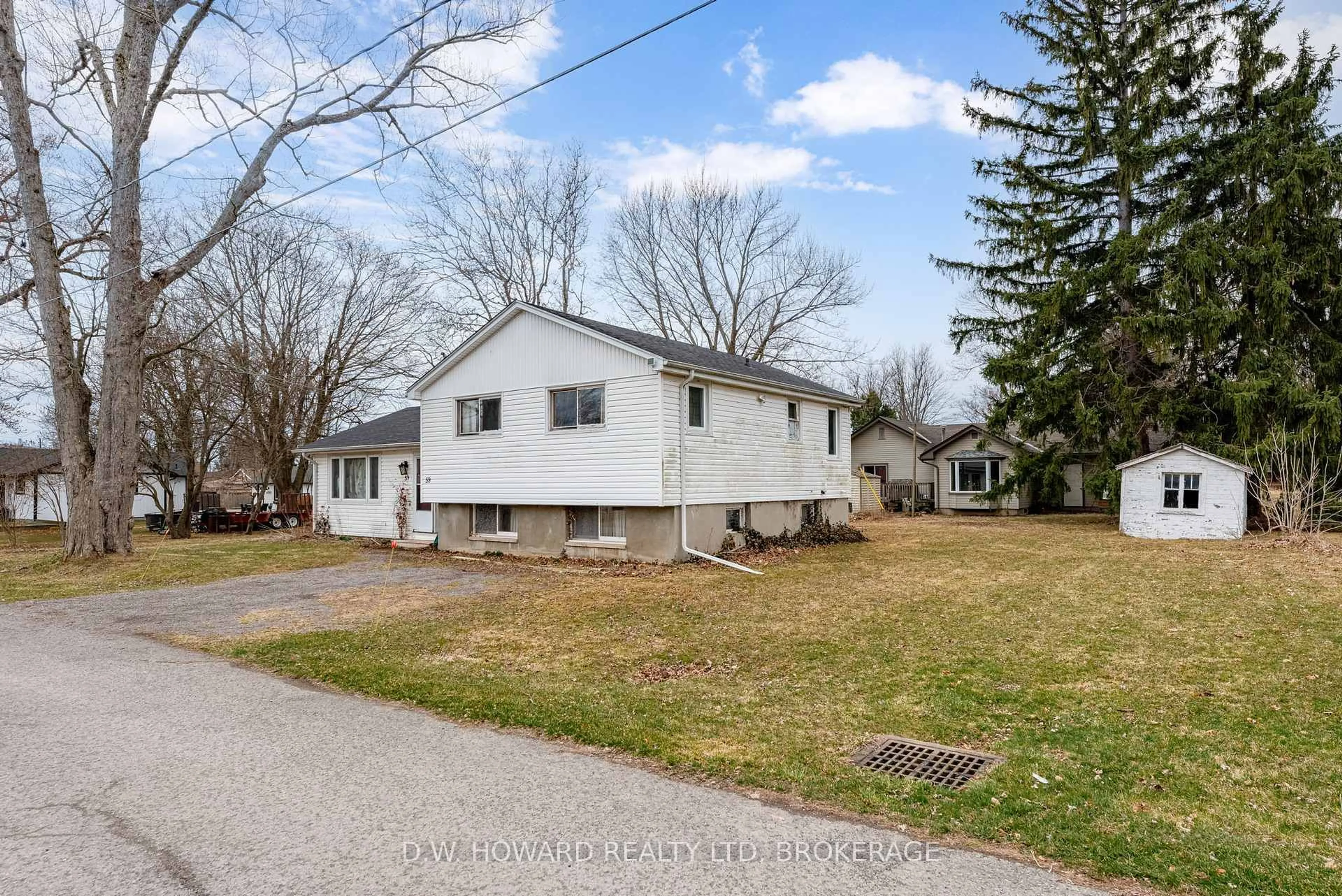 A pic from outside/outdoor area/front of a property/back of a property/a pic from drone, street for 59 Belvedere Rd, Fort Erie Ontario L0S 1B0