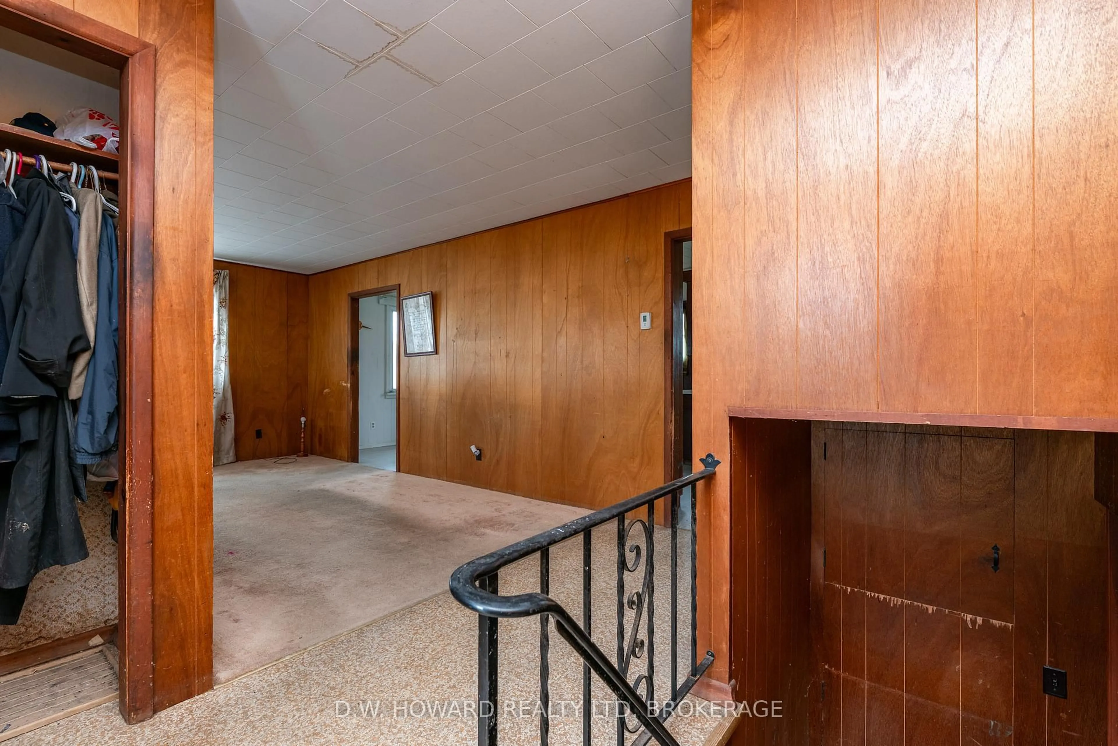 Indoor foyer for 59 Belvedere Rd, Fort Erie Ontario L0S 1B0