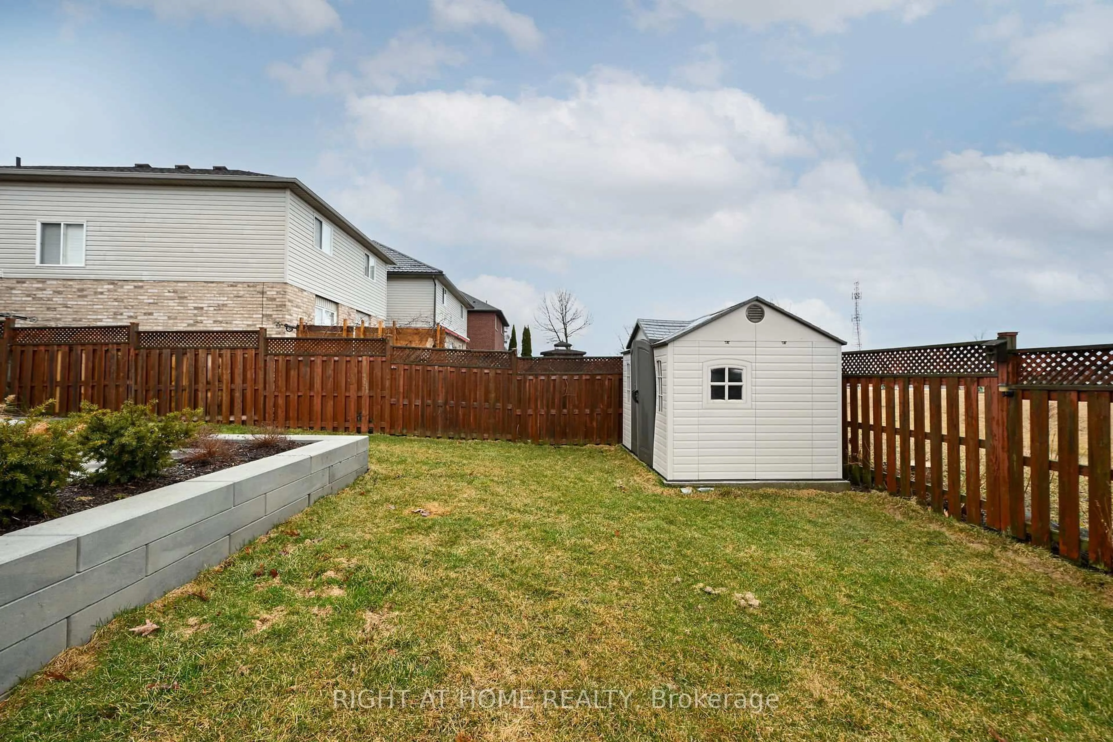 Shed for 27 Turquoise Dr, Hamilton Ontario L8W 4A4