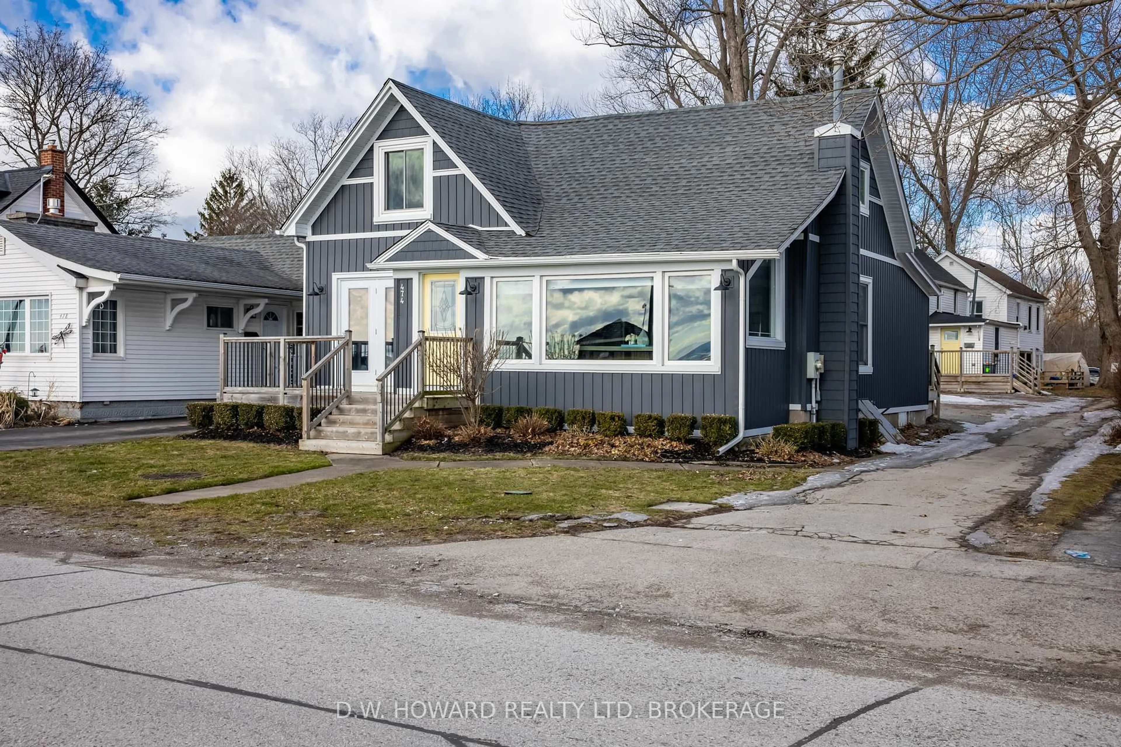 Home with vinyl exterior material, street for 474 Lakeshore Rd, Fort Erie Ontario L2A 1B5