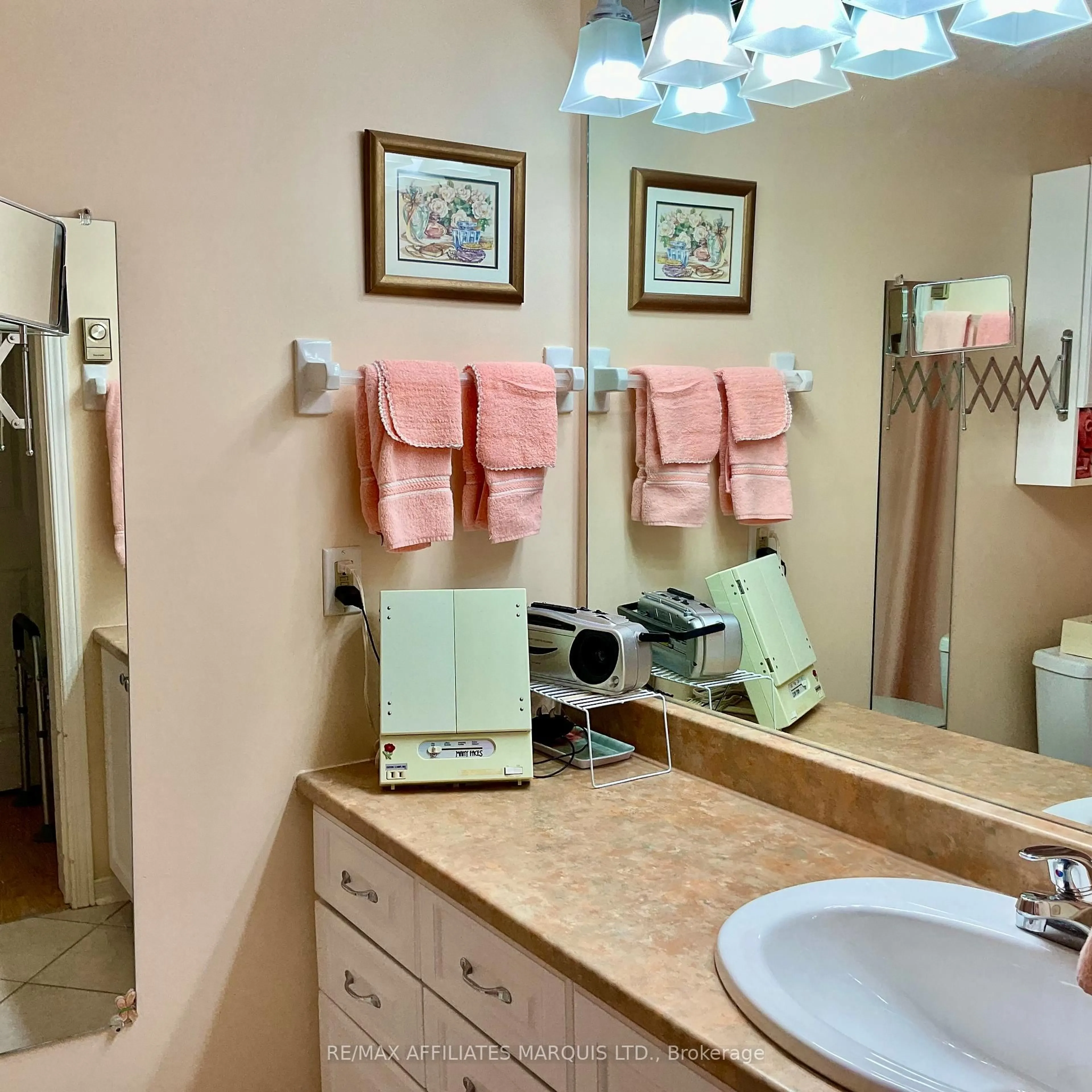 Standard bathroom, ceramic/tile floor for 121 Water St #108, Cornwall Ontario K6J 5T8