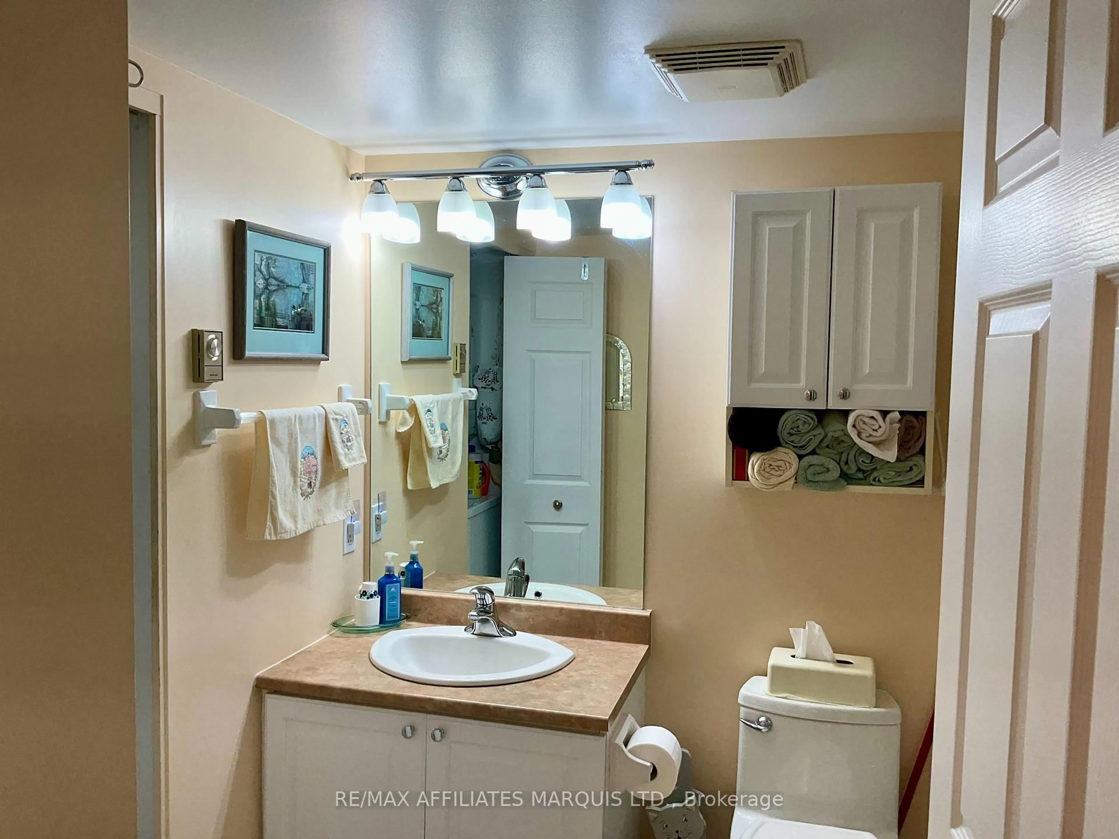 Standard bathroom, ceramic/tile floor for 121 Water St #108, Cornwall Ontario K6J 5T8
