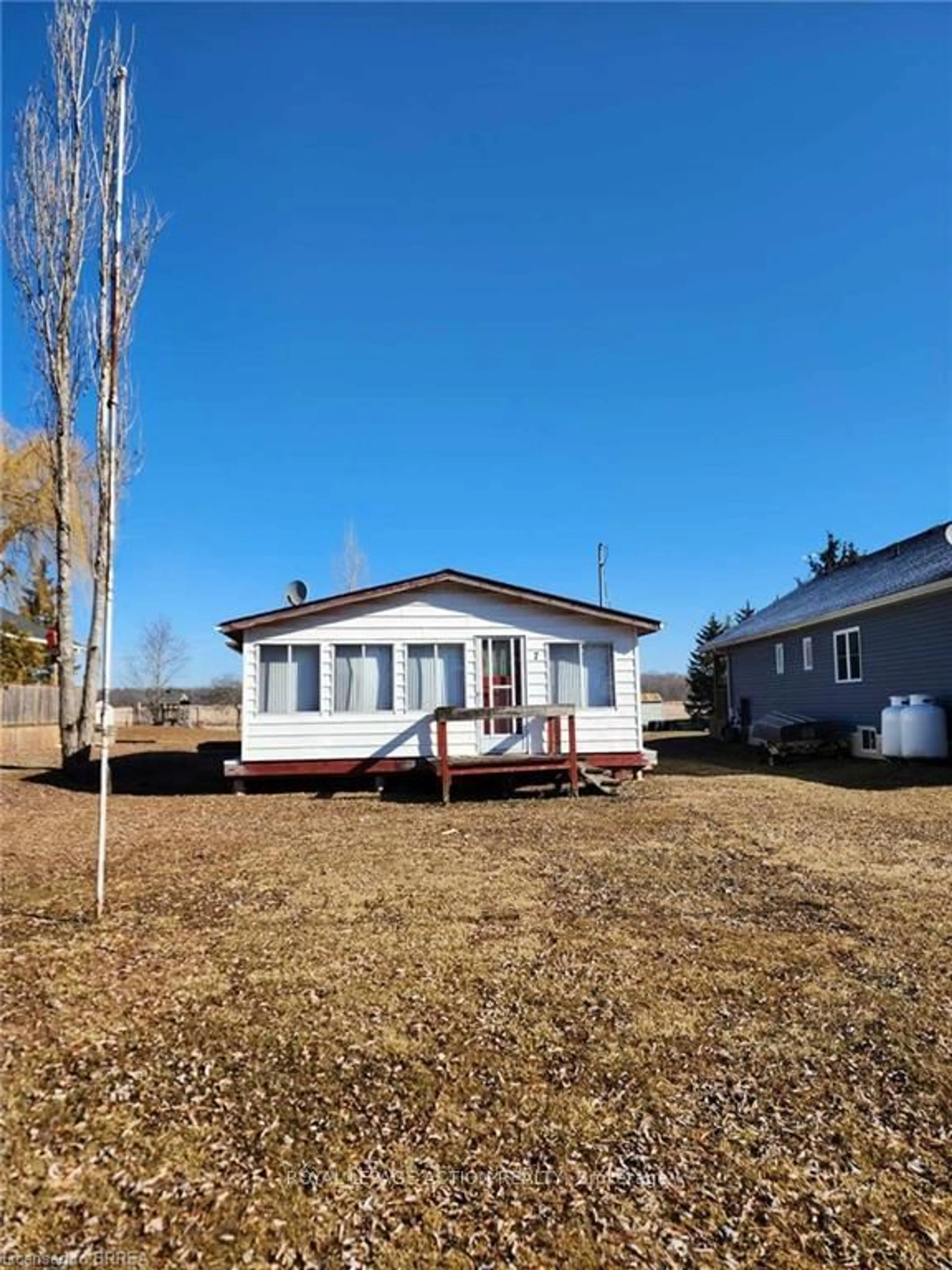 A pic from outside/outdoor area/front of a property/back of a property/a pic from drone, building for 7 Swallow Lane, Haldimand Ontario N0A 1P0