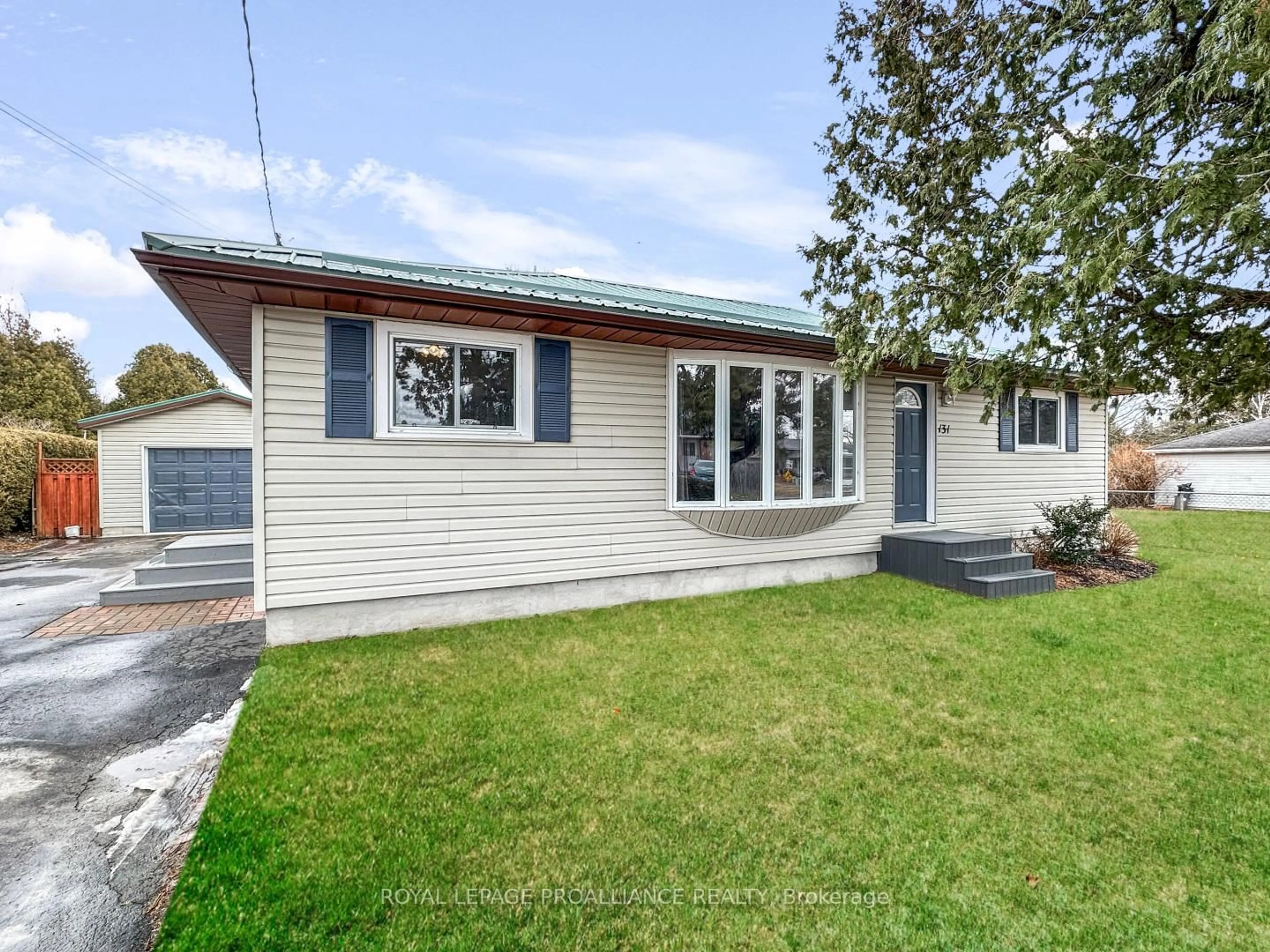 A pic from outside/outdoor area/front of a property/back of a property/a pic from drone, street for 131 Cedar St, Brighton Ontario K0K 1H0