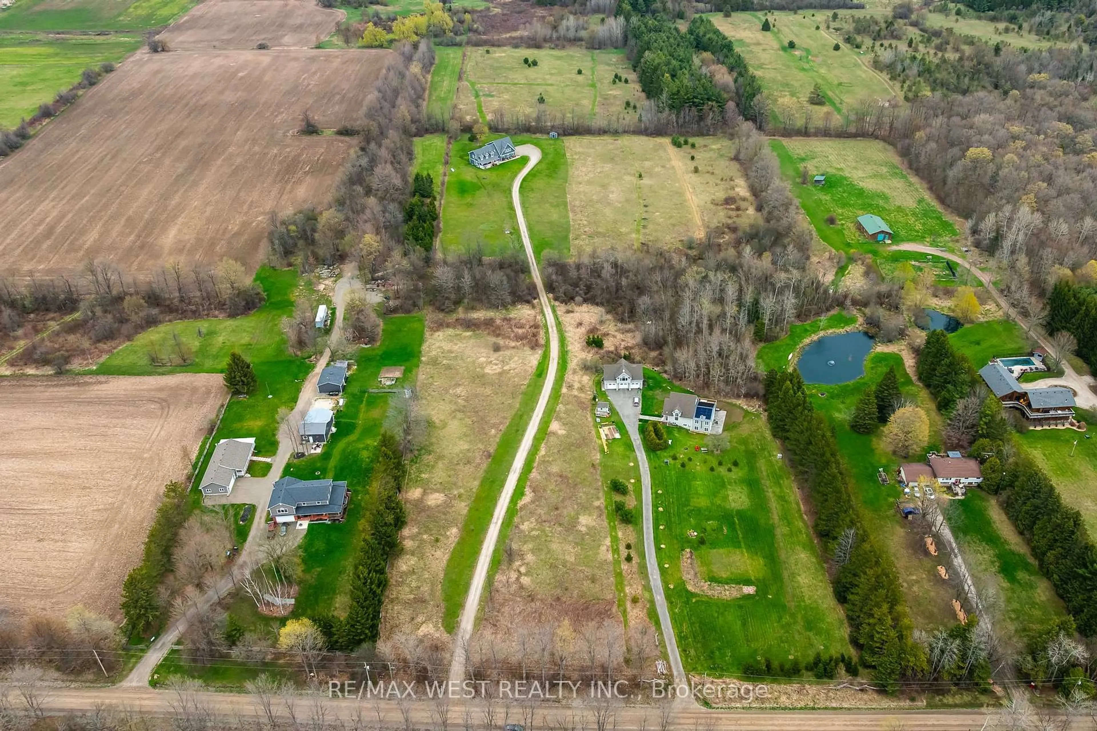 A pic from outside/outdoor area/front of a property/back of a property/a pic from drone, street for 5683 First Line, Erin Ontario L0N 1N0