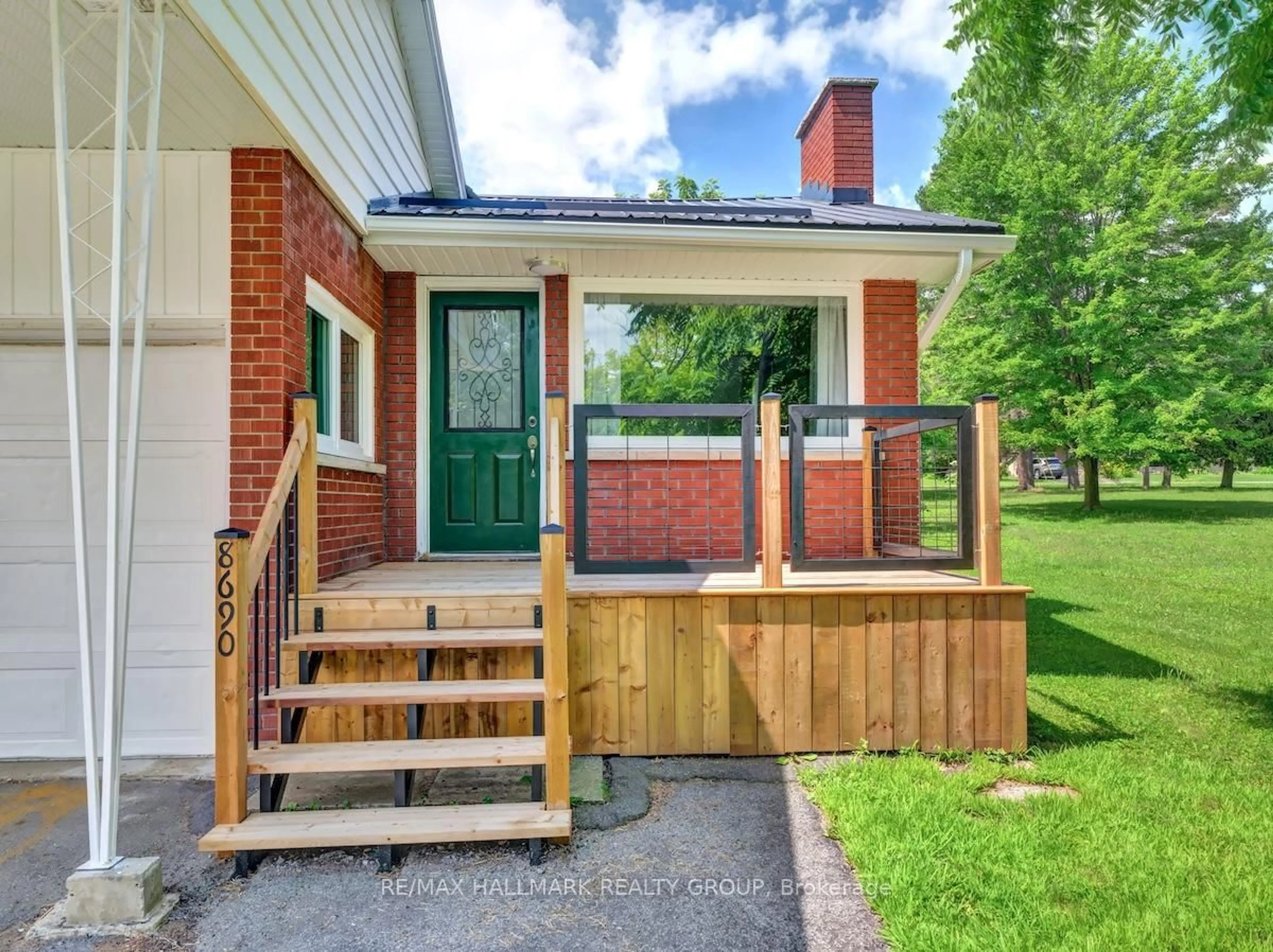 Unknown for 8692 Bank St, Vernon Ontario K0A 3J0