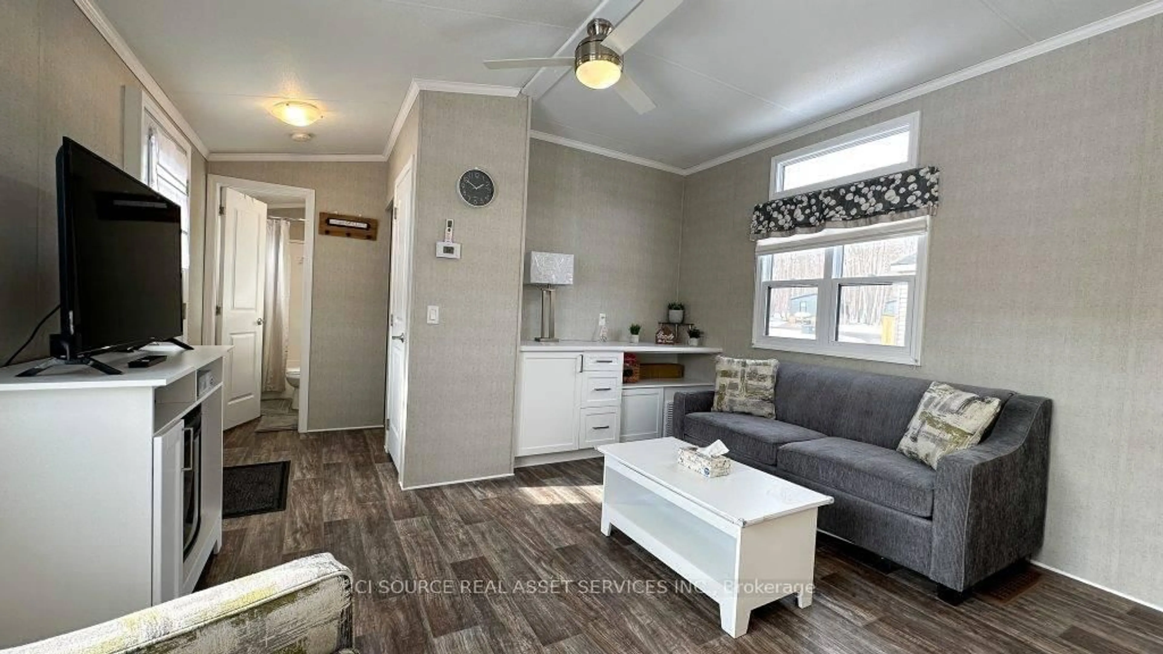 Living room with furniture, wood/laminate floor for 1047 Bonnie Lake Camp Rd #HERON, Bracebridge Ontario P1L 1W9