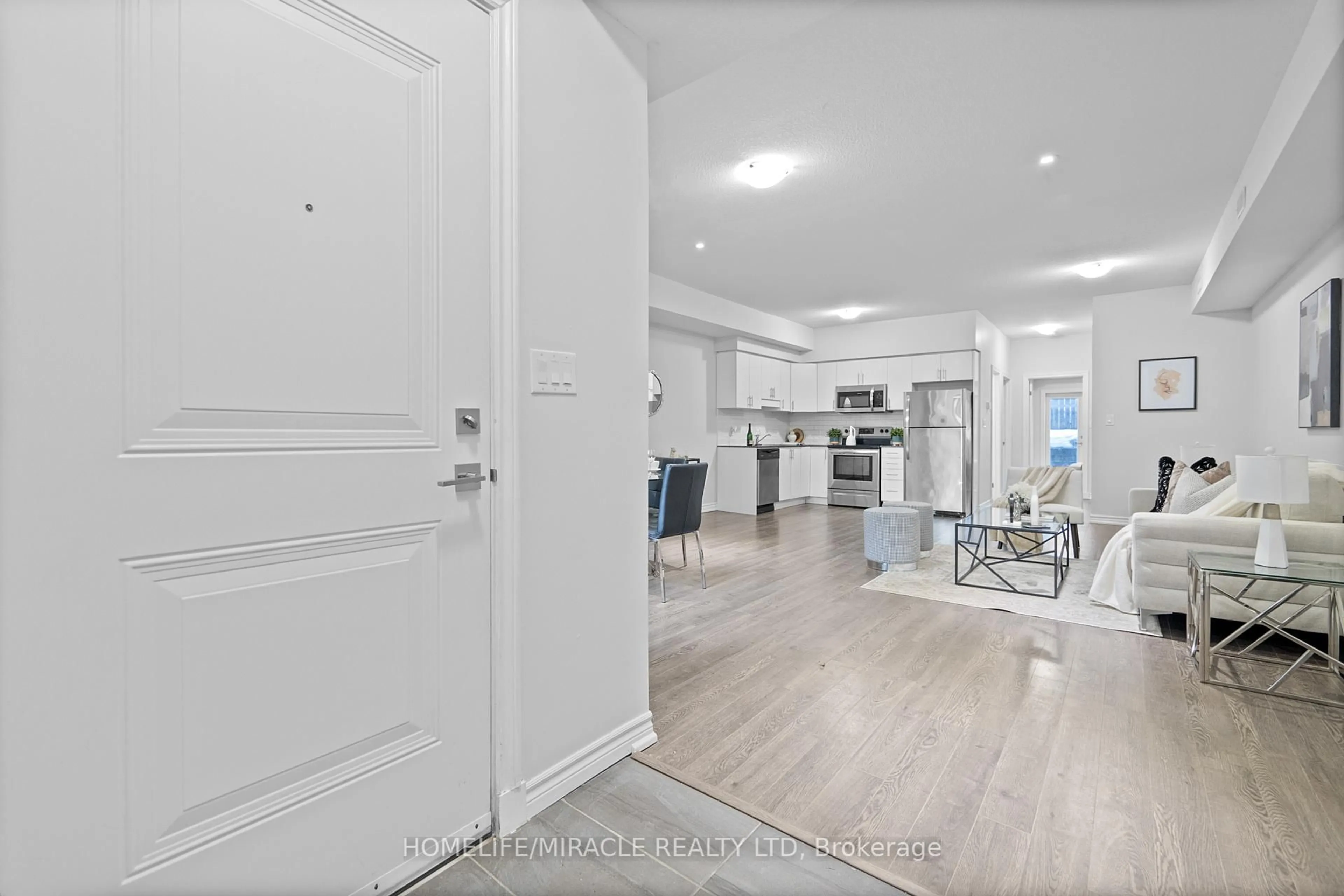 Indoor entryway for 1430 Highland Rd #5B, Kitchener Ontario N2N 0C3