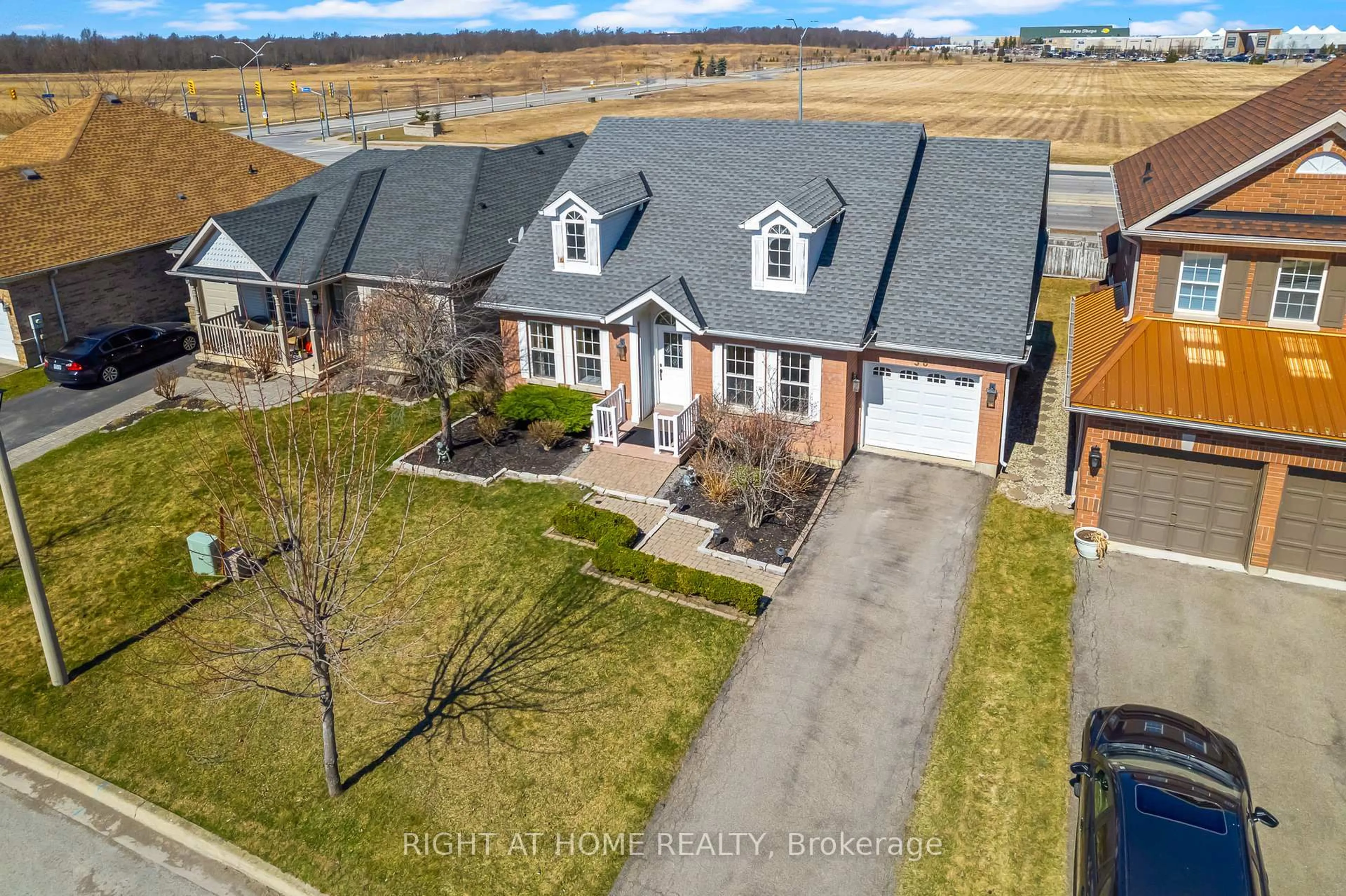 A pic from outside/outdoor area/front of a property/back of a property/a pic from drone, street for 38 Cole Cres, Niagara-on-the-Lake Ontario L0S 1J0