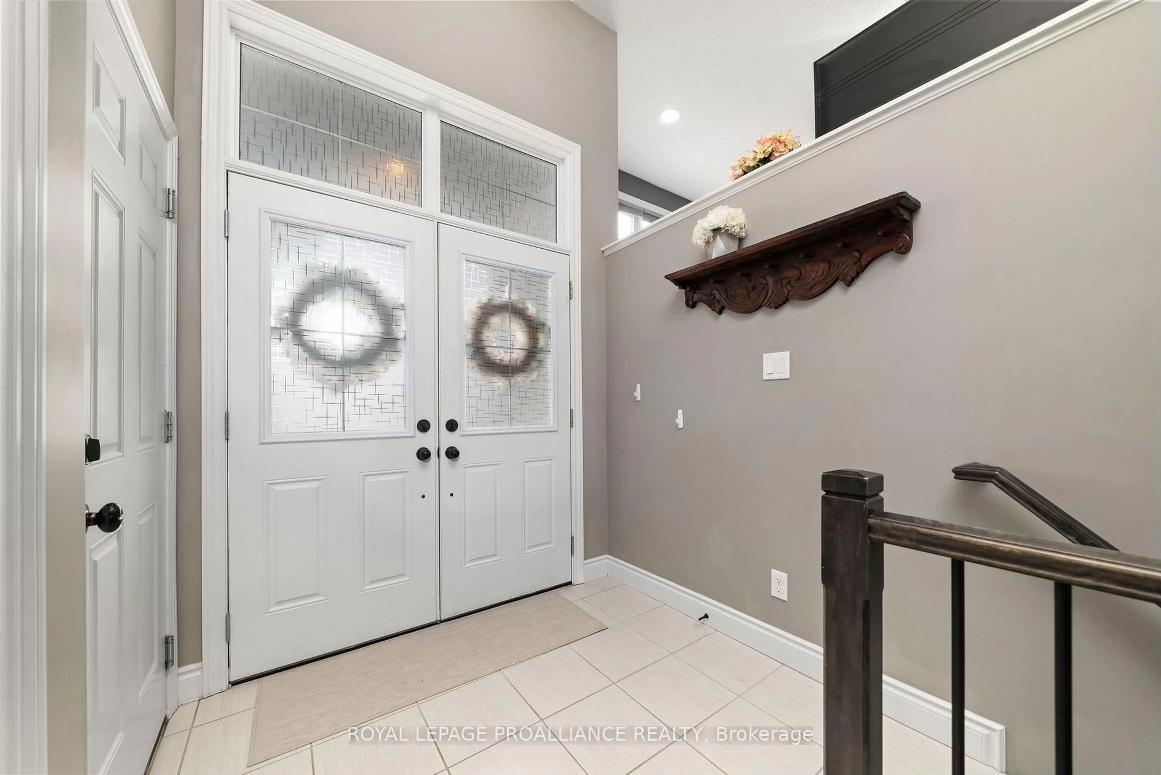 Indoor entryway for 23 Freedom Cres, Quinte West Ontario K8V 0C1