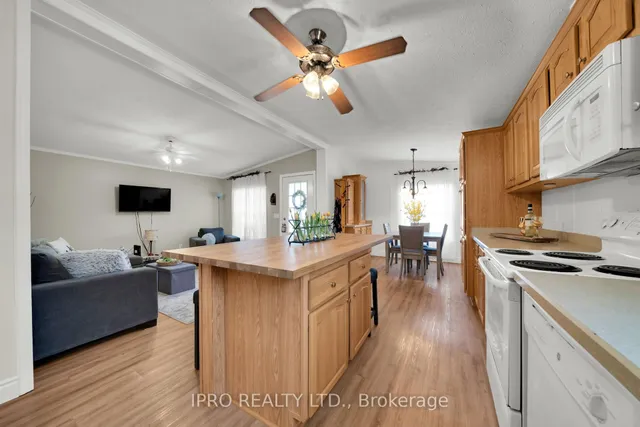 Additional image 21 of 23 MacPherson Cres