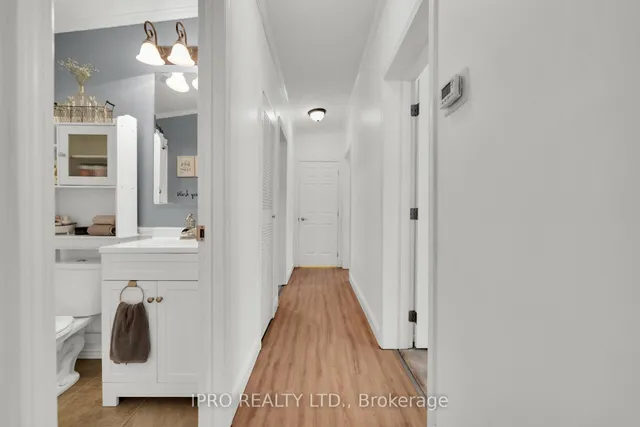 Additional image 19 of 23 MacPherson Cres