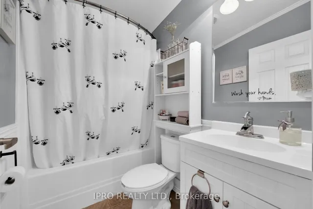 Additional image 18 of 23 MacPherson Cres
