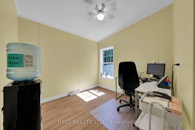 Additional image 11 of 23 MacPherson Cres