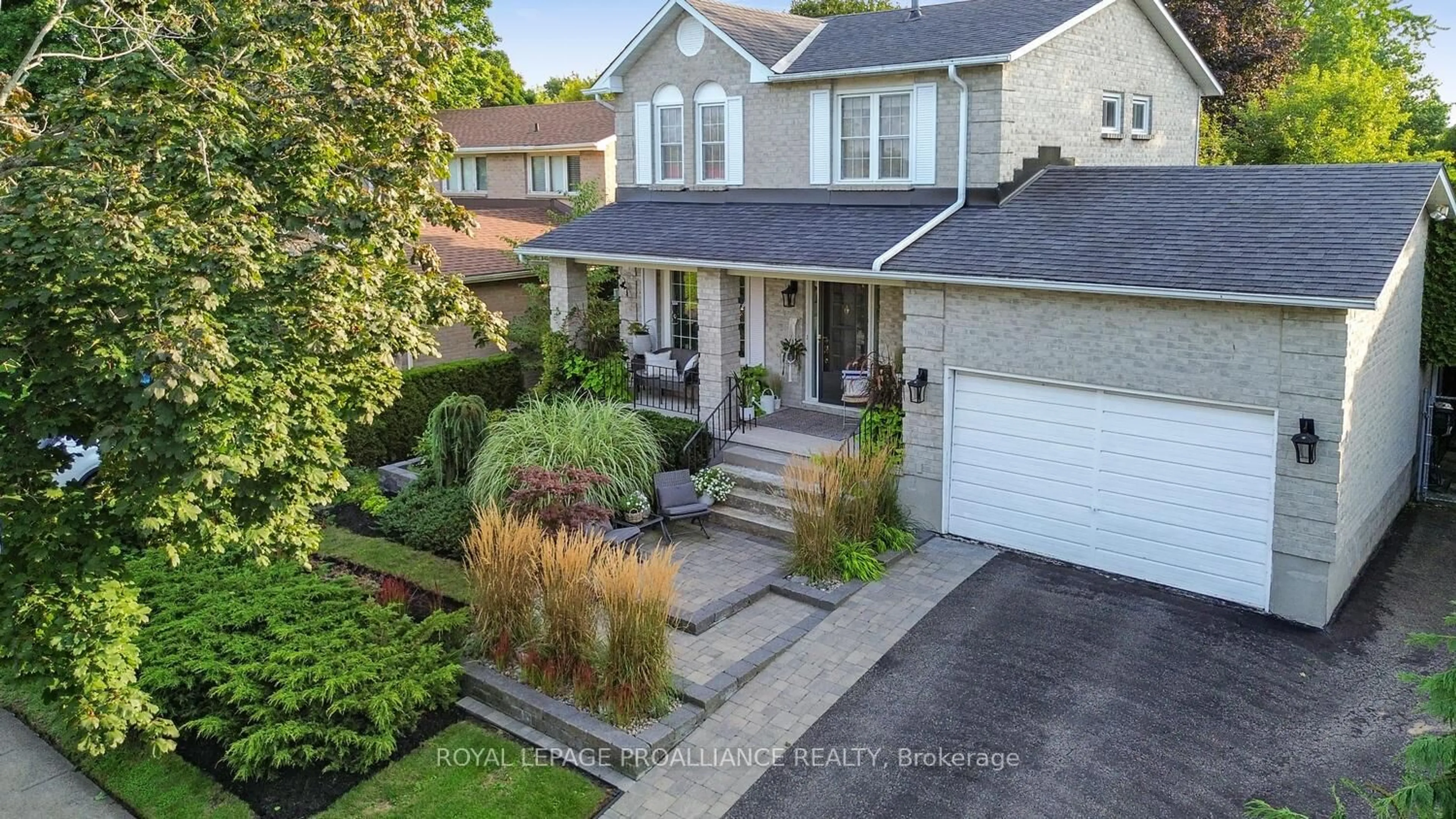 A pic from outside/outdoor area/front of a property/back of a property/a pic from drone, street for 251 COLONEL DOUGLAS Cres, Brockville Ontario K6V 6W1