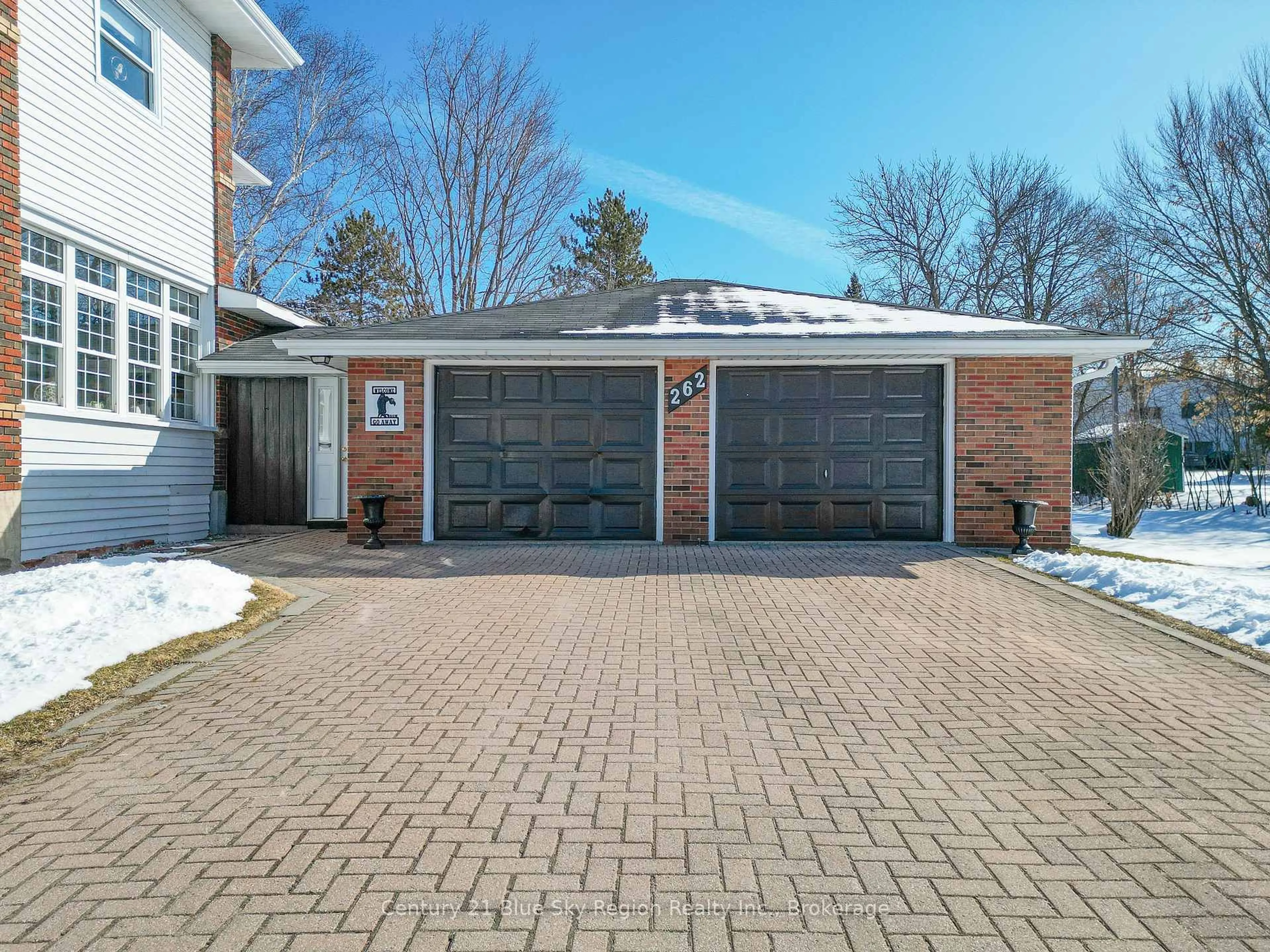 Home with brick exterior material, street for 262 Edward St, Powassan Ontario P0H 1Z0