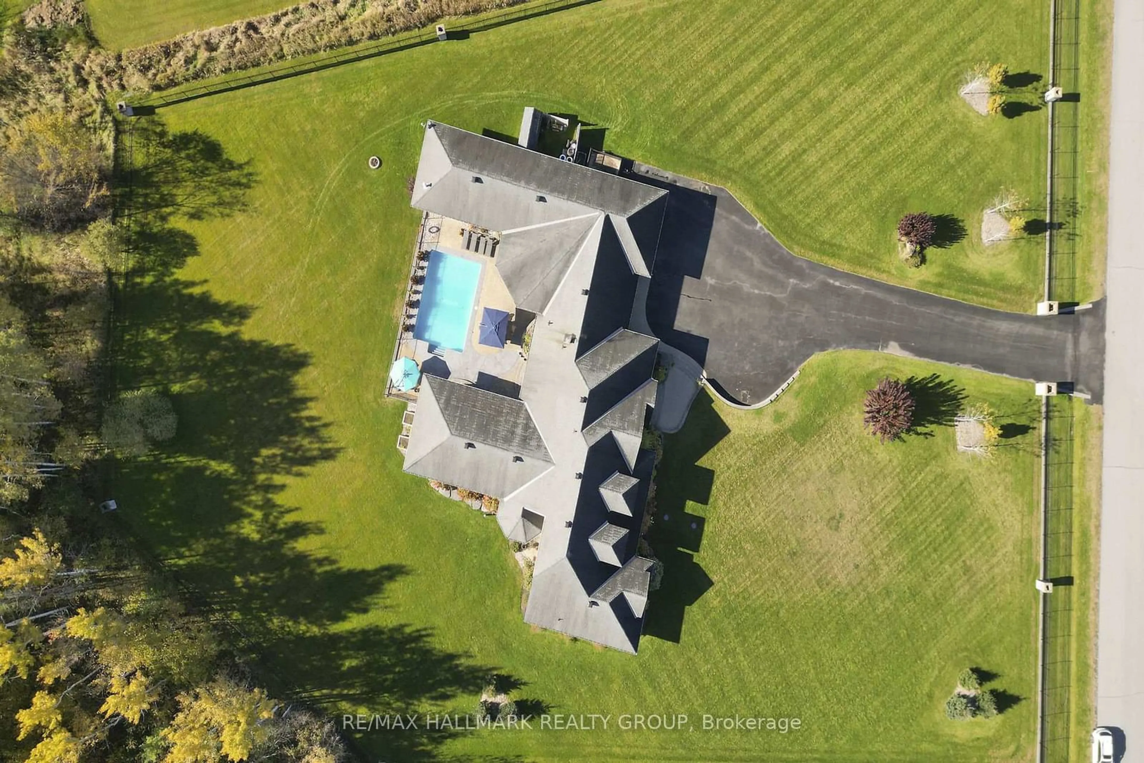 A pic from outside/outdoor area/front of a property/back of a property/a pic from drone, unknown for 144 KERRY HILL Cres, Ottawa Ontario K0A 1T0
