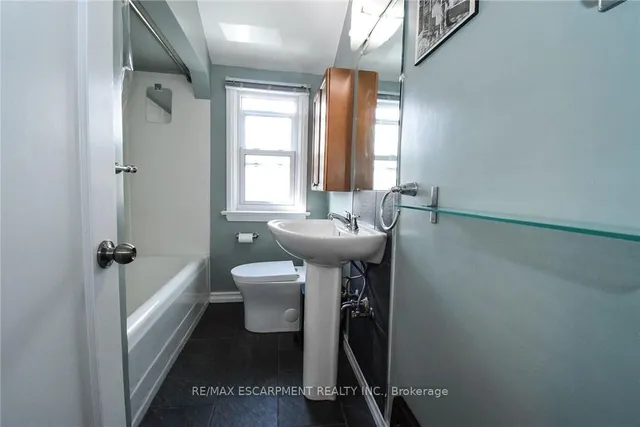 Additional property image - 104 Tragina Ave