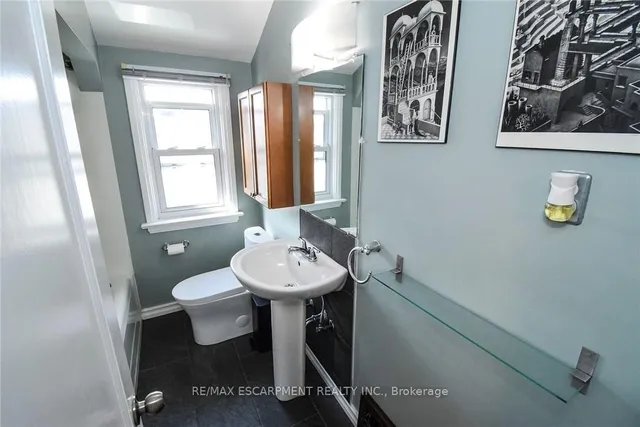 Additional property image - 104 Tragina Ave