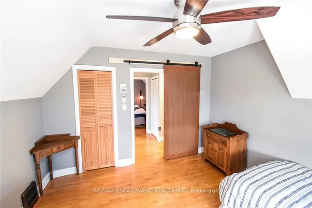 Additional property image - 104 Tragina Ave