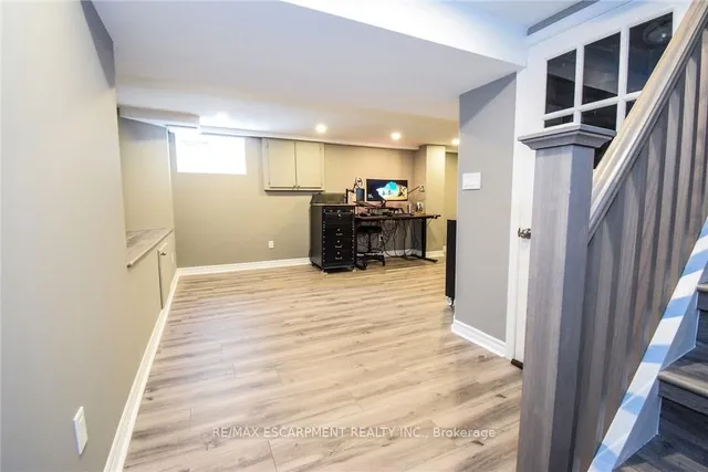 Additional property image - 104 Tragina Ave