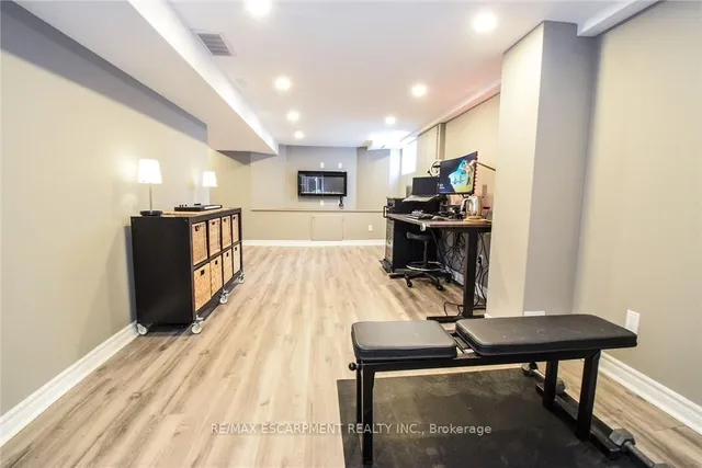 Additional property image - 104 Tragina Ave
