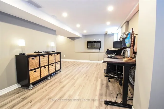 Additional property image - 104 Tragina Ave