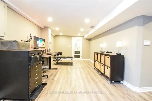 Additional property image - 104 Tragina Ave