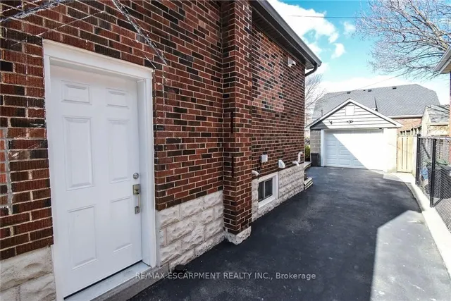 Additional property image - 104 Tragina Ave