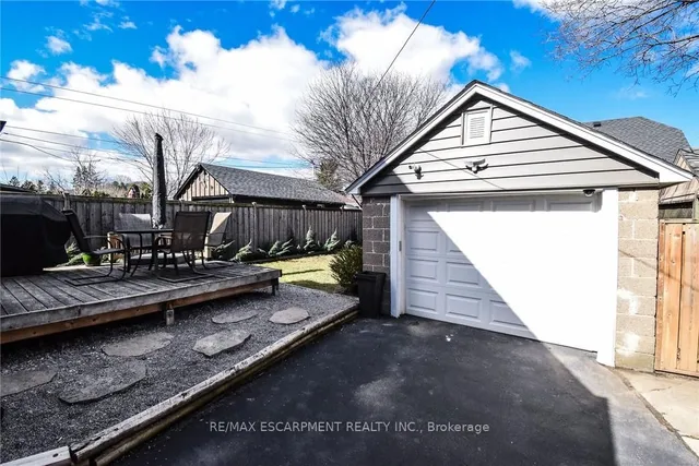 Additional property image - 104 Tragina Ave
