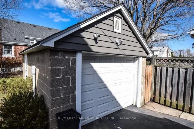 Additional property image - 104 Tragina Ave