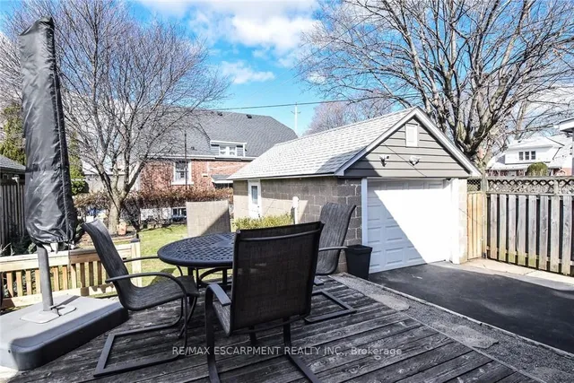 Additional property image - 104 Tragina Ave