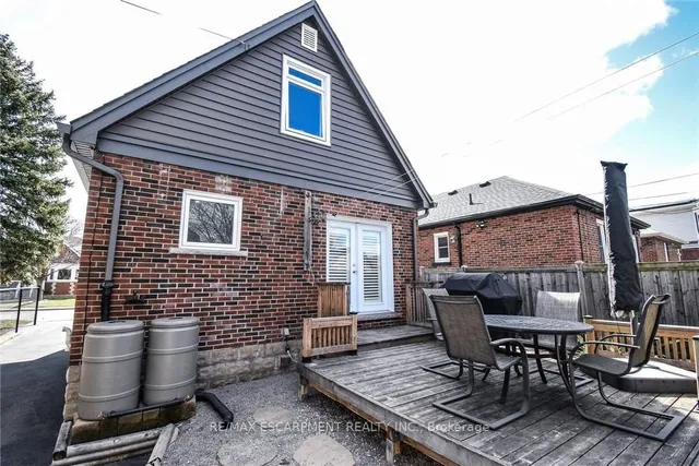 Additional property image - 104 Tragina Ave