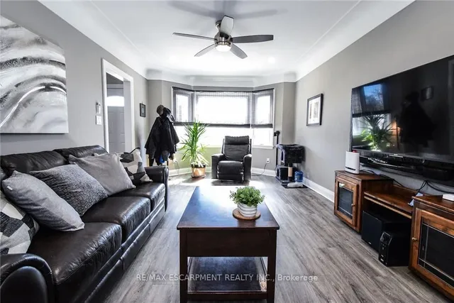 Additional property image - 104 Tragina Ave