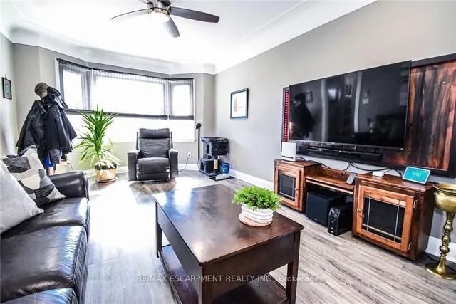 Additional property image - 104 Tragina Ave