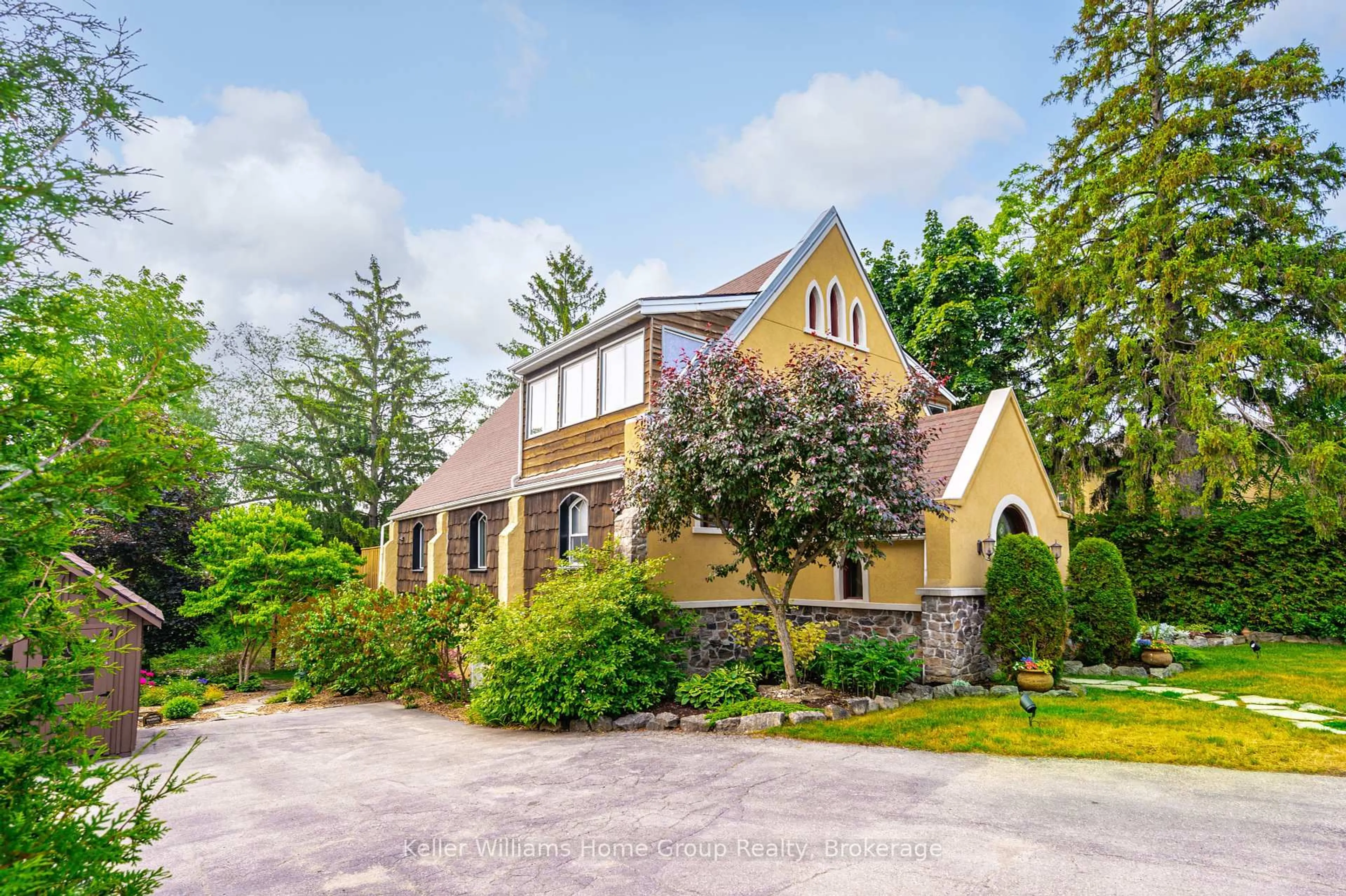 A pic from outside/outdoor area/front of a property/back of a property/a pic from drone, street for 230 St Andrew St, Centre Wellington Ontario N1M 1R1