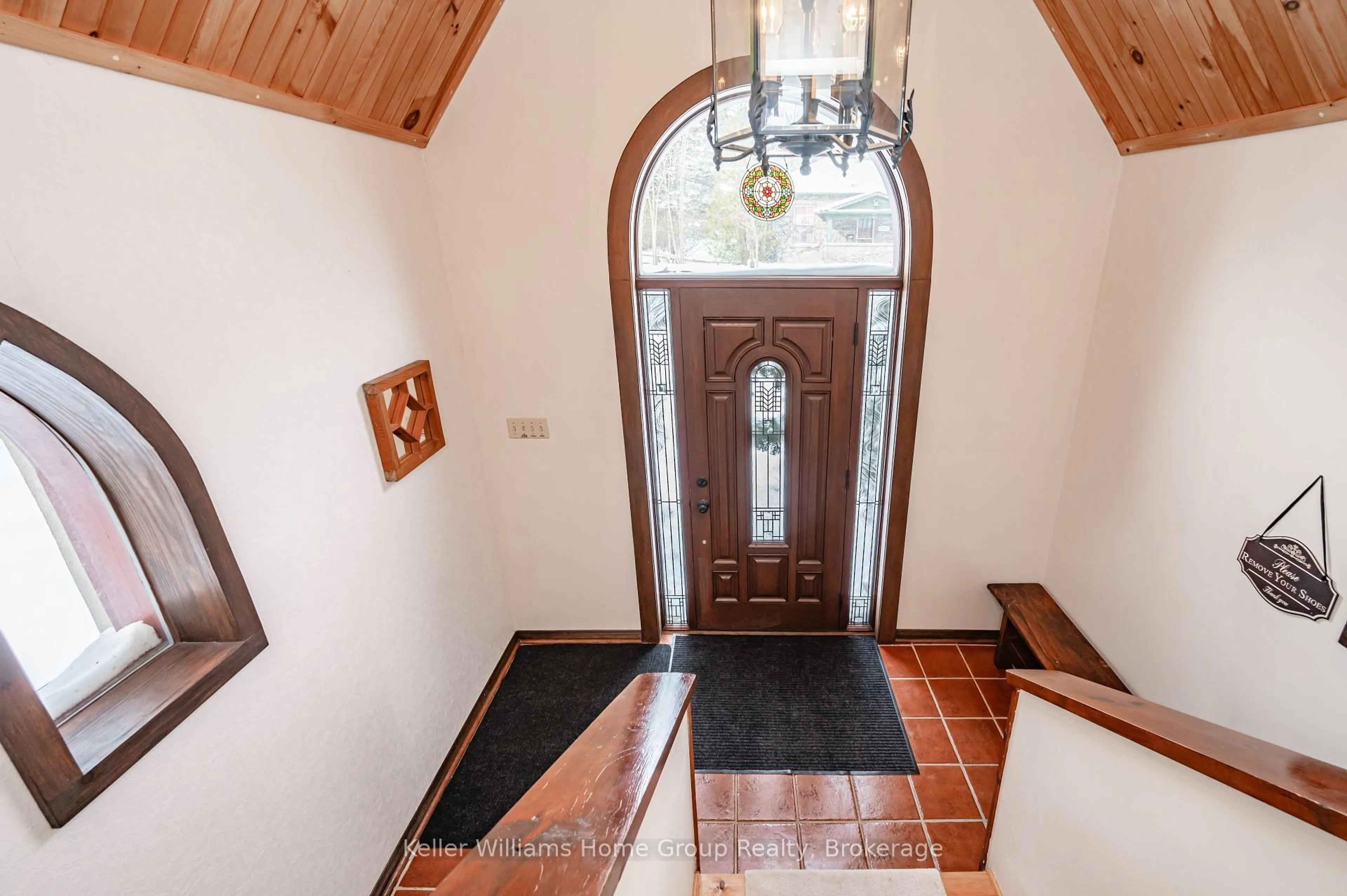 Indoor entryway for 230 St Andrew St, Centre Wellington Ontario N1M 1R1