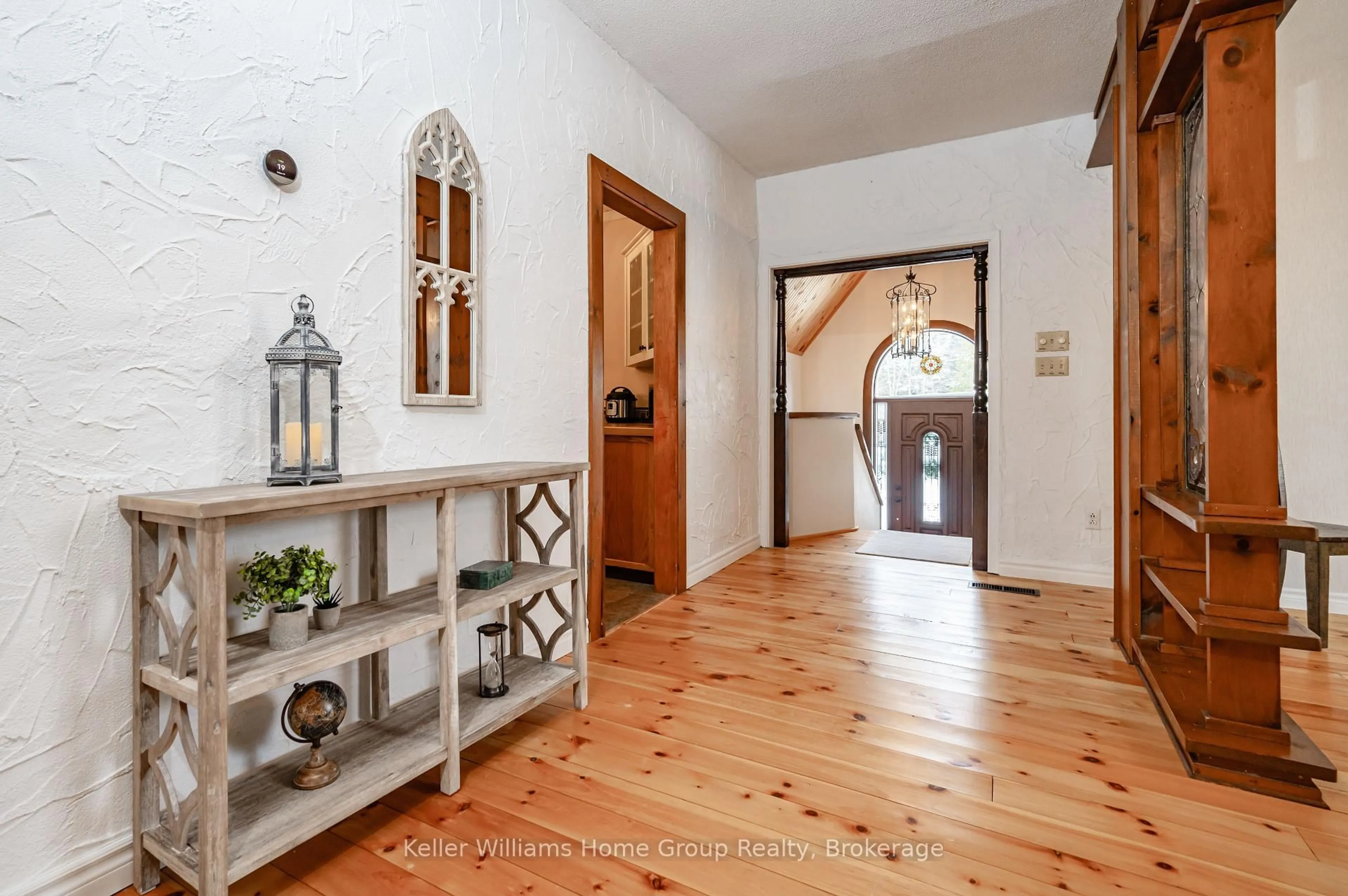 Indoor entryway for 230 St Andrew St, Centre Wellington Ontario N1M 1R1