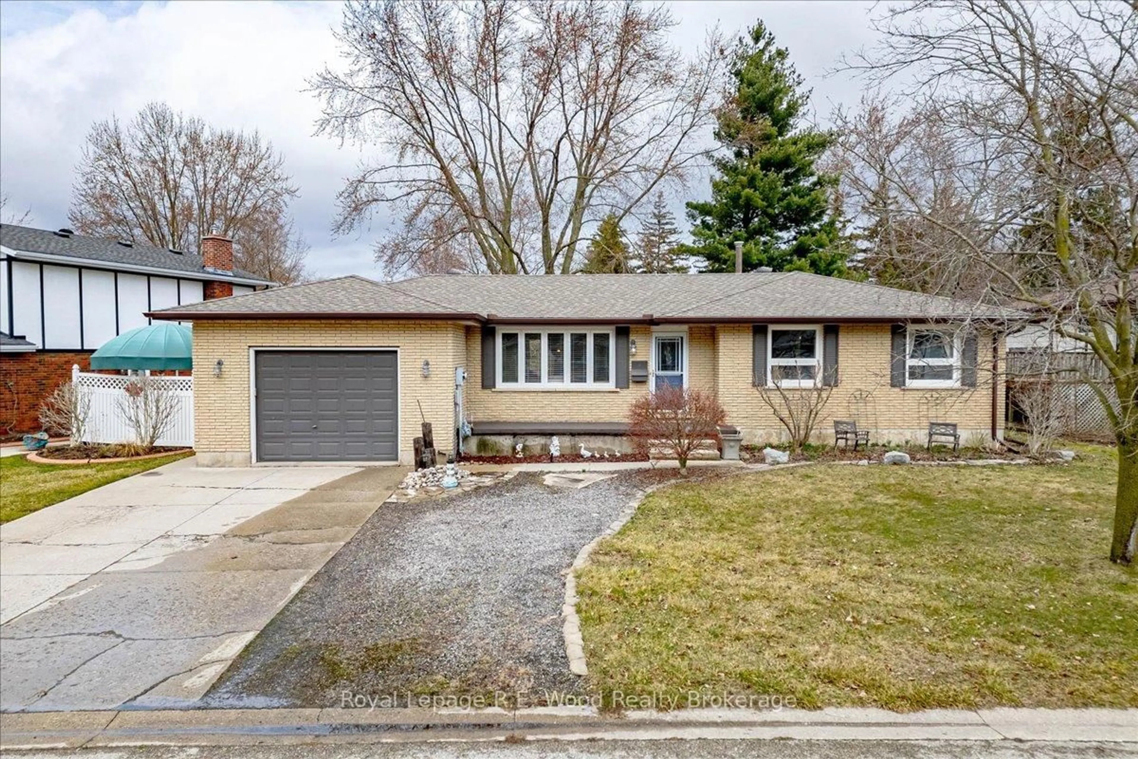 Home with vinyl exterior material, street for 8 Marshall Dr, Norwich Ontario N0J 1P0