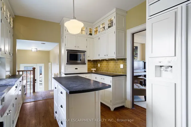 Additional property image - 2 Oak Knoll Dr