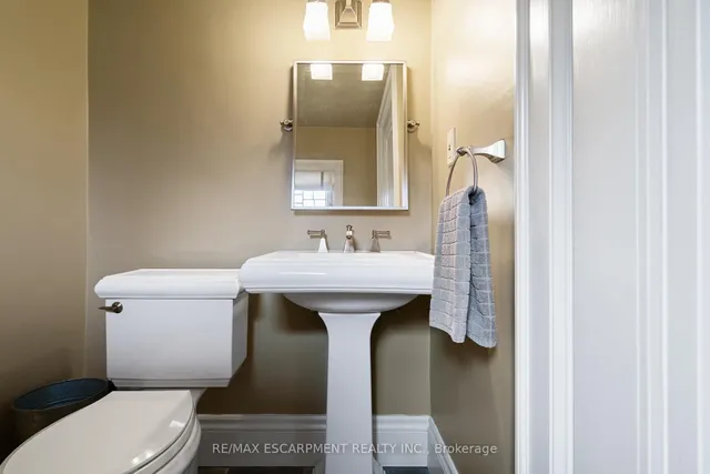 Additional property image - 2 Oak Knoll Dr