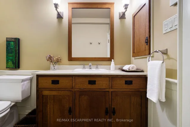 Additional property image - 2 Oak Knoll Dr