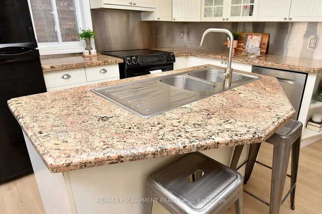 Additional property image - 364 Charlton Ave